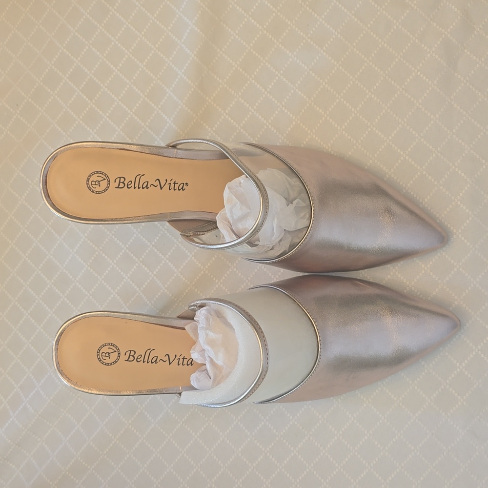 Bella Vita blakely pointed Champagne mules 10 ww.